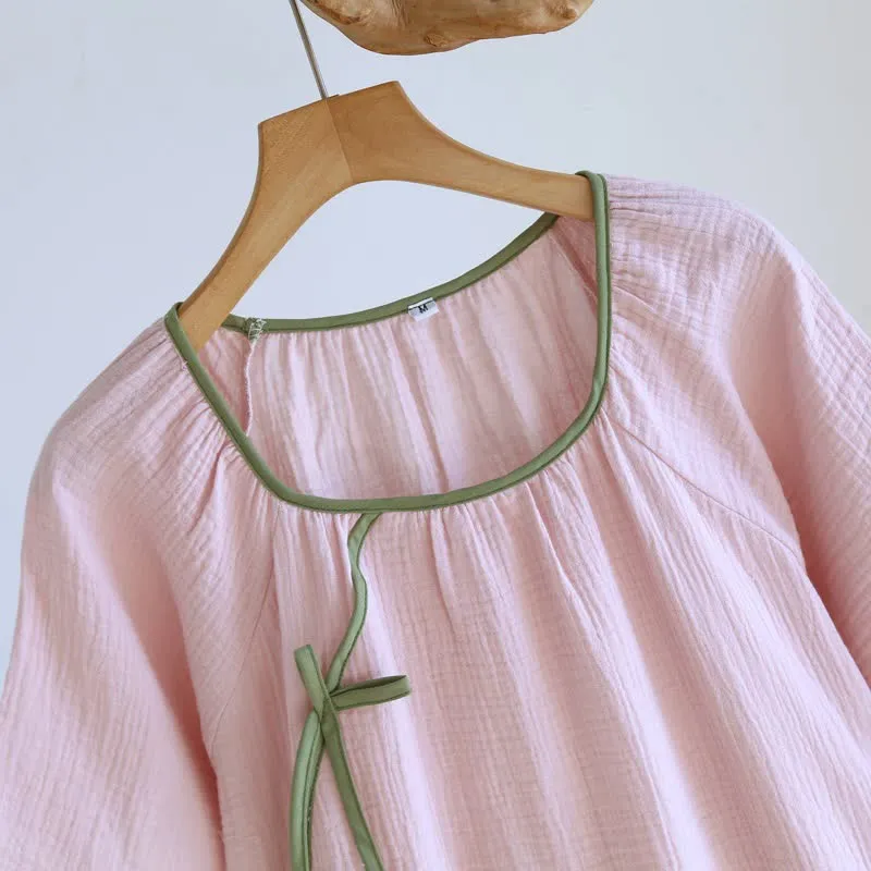 Minimalistisches Nachthemd aus Baumwollgaze im orientalischen Stil