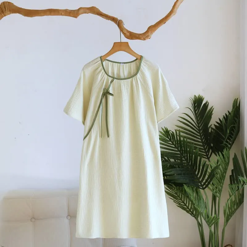 Minimalistisches Nachthemd aus Baumwollgaze im orientalischen Stil