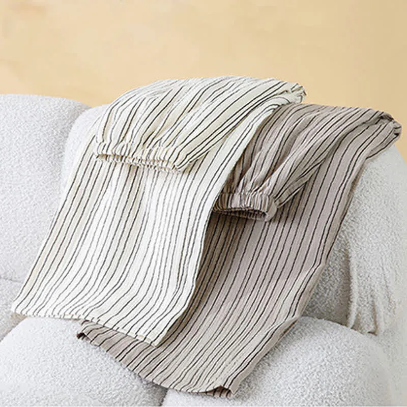 Minimalistisches gestreiftes ärmelloses Baumwoll-Pyjama-Set
