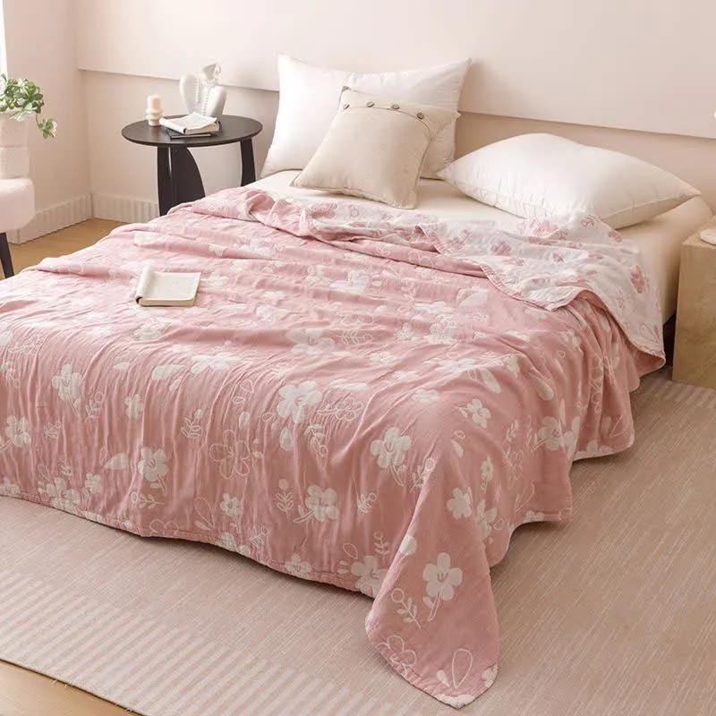 Elegante, dreilagige Baumwoll-Gaze-Steppdecke mit floralem Jacquardmuster