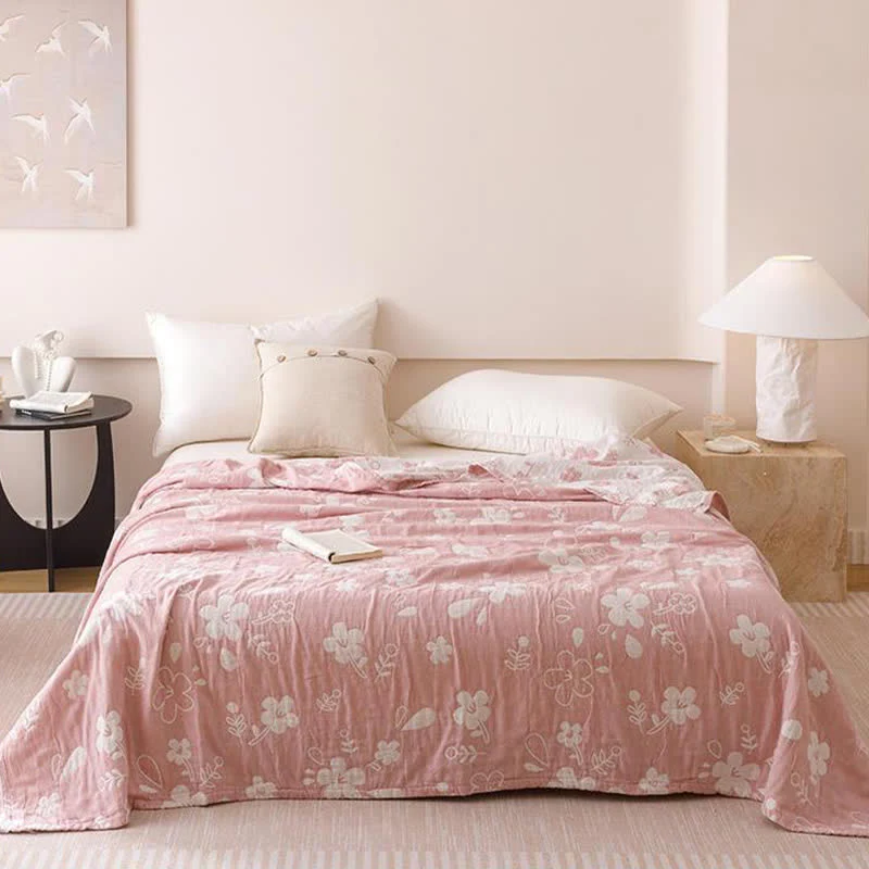 Elegante, dreilagige Baumwoll-Gaze-Steppdecke mit floralem Jacquardmuster