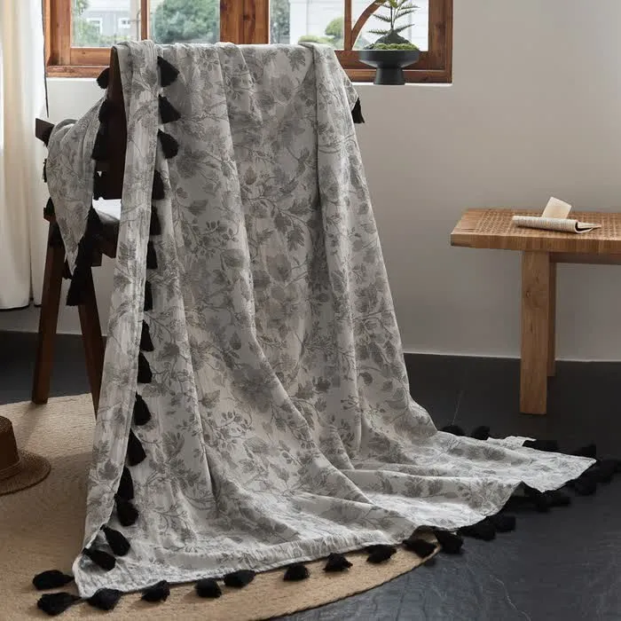 Sofadecke aus Baumwoll-Leinen-Mischgewebe mit dezentem Blumenmuster und Jacquard-Print