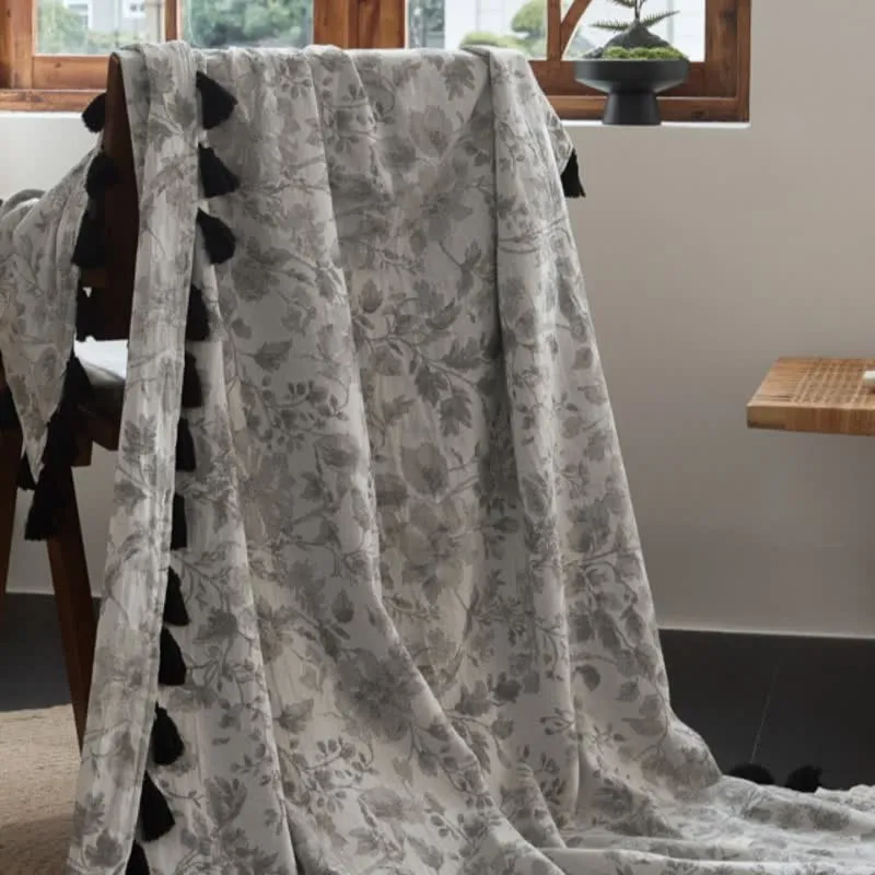 Sofadecke aus Baumwoll-Leinen-Mischgewebe mit dezentem Blumenmuster und Jacquard-Print