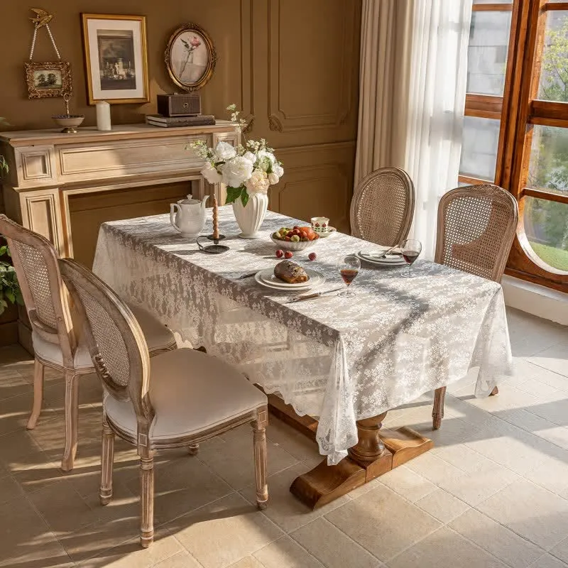 Tischdecke mit floralem Jacquard-Spitzenmuster und Muschelkante