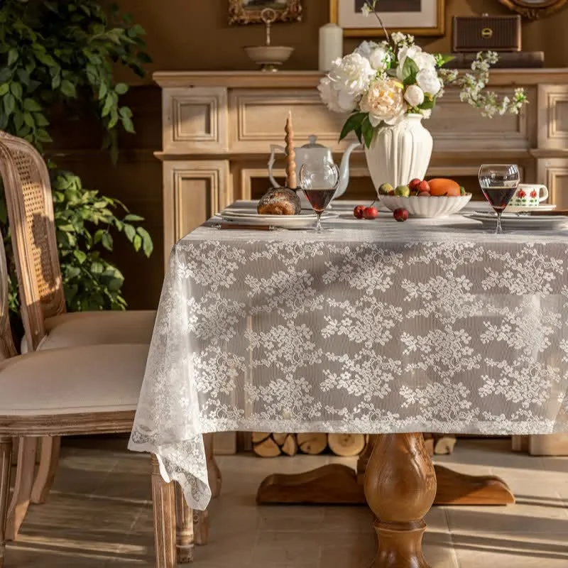 Tischdecke mit floralem Jacquard-Spitzenmuster und Muschelkante