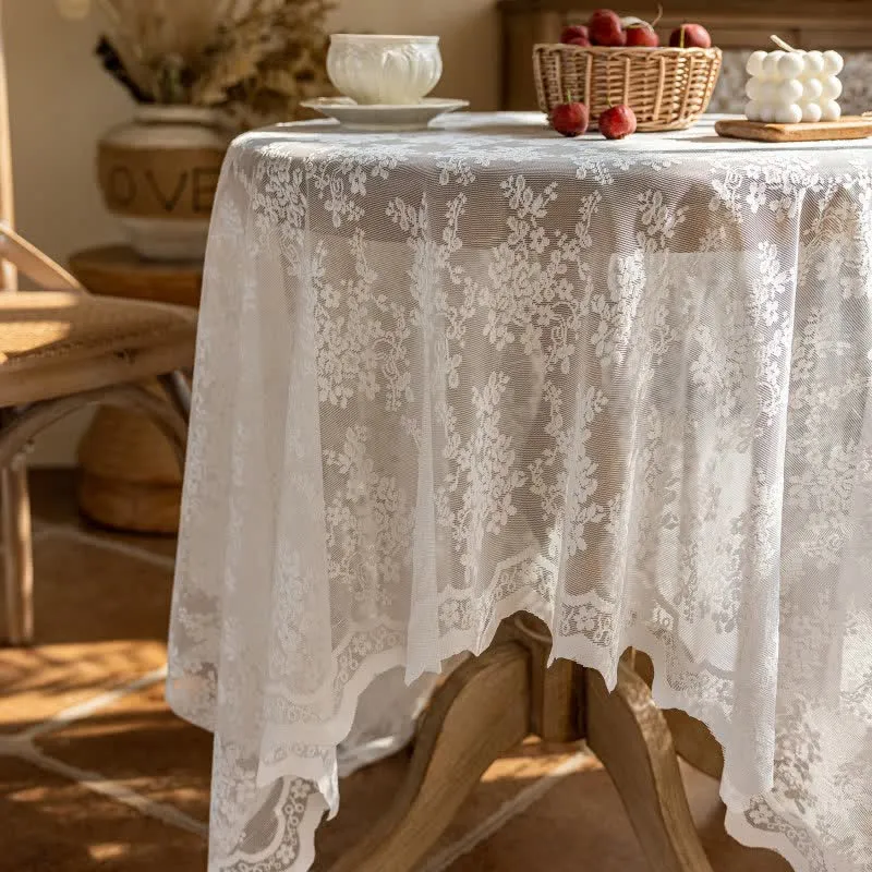 Tischdecke mit floralem Jacquard-Spitzenmuster und Muschelkante