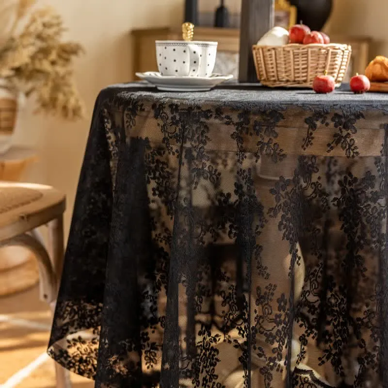 Tischdecke mit floralem Jacquard-Spitzenmuster und Muschelkante