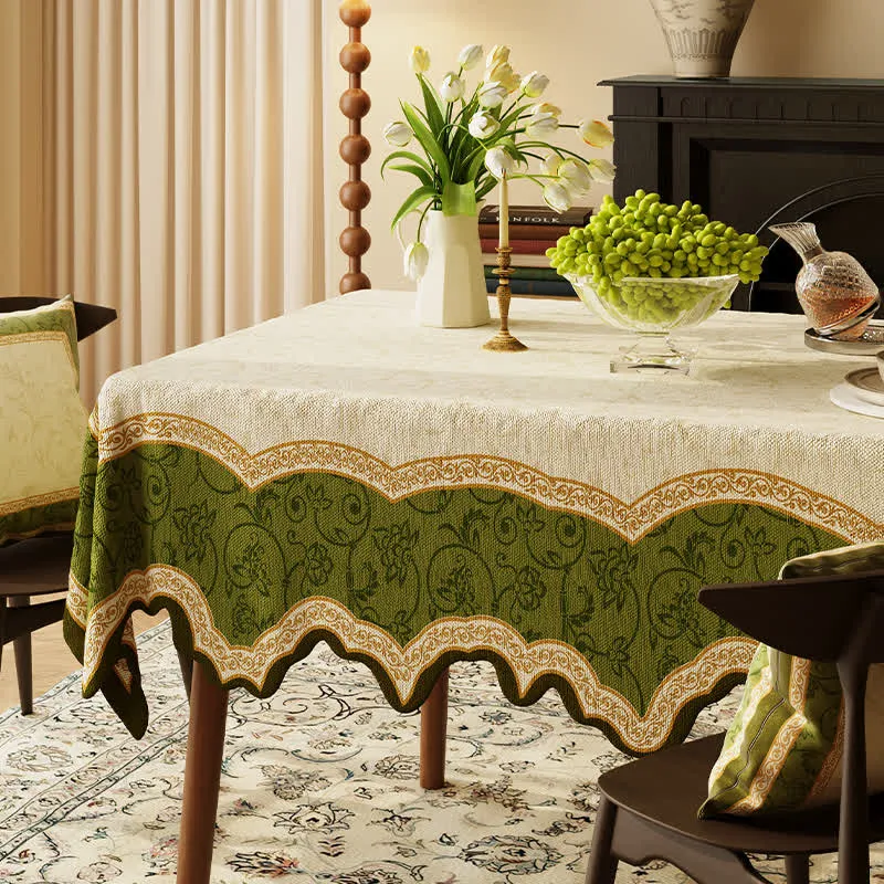 Vintage-Tischdecke mit botanischem Muster und gewelltem Rand