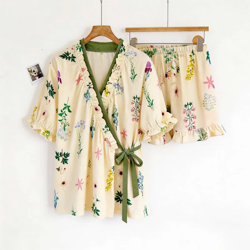 Hortensien-Pyjama mit Rüschenärmeln