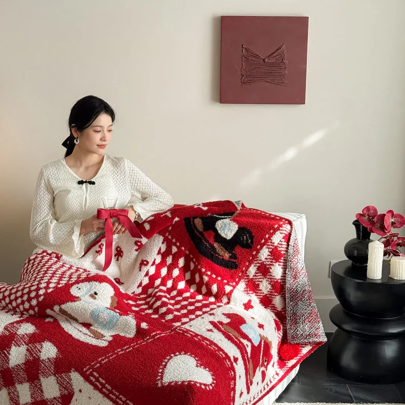 Festliche rot-weiße Patchwork-Wohndecke