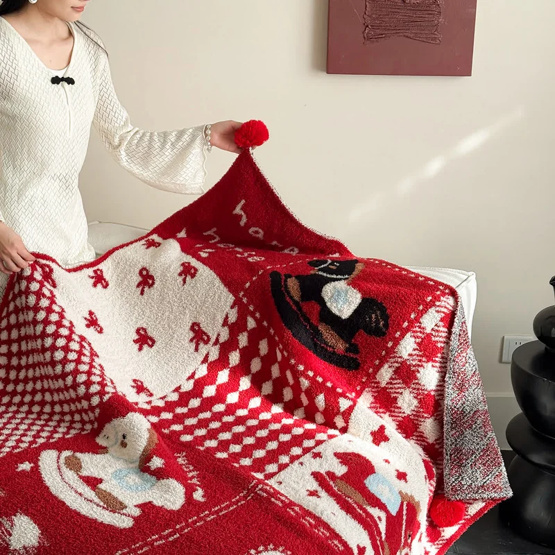 Festliche rot-weiße Patchwork-Wohndecke