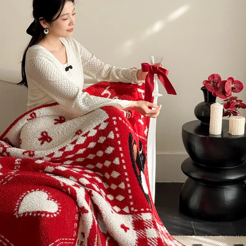 Festliche rot-weiße Patchwork-Wohndecke