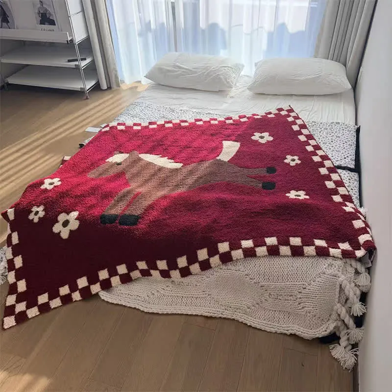 Festliche rote Fleecedecke für Reiter