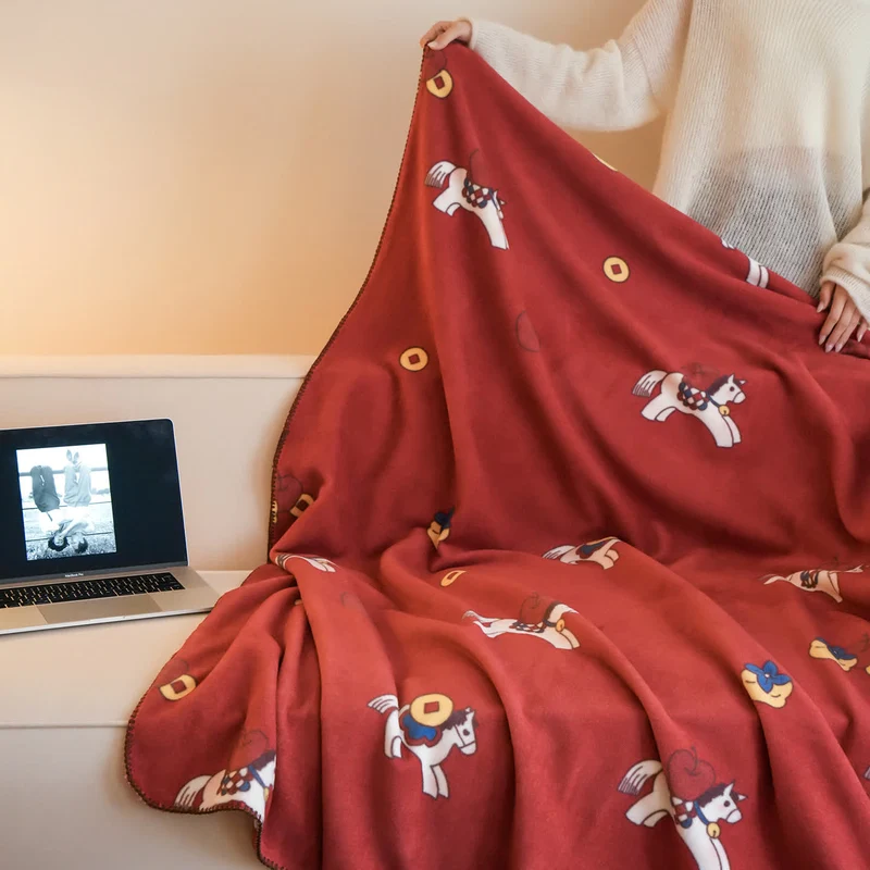 Wendbare Kuscheldecke mit Trojanischem Pferd-Motiv aus Kunstwolle