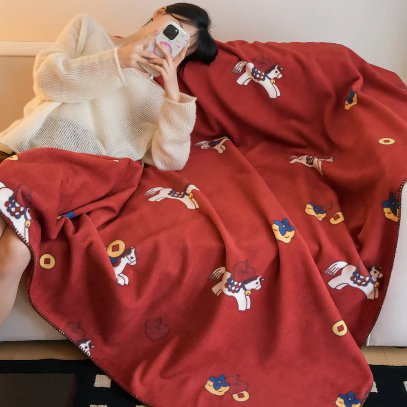 Wendbare Kuscheldecke mit Trojanischem Pferd-Motiv aus Kunstwolle