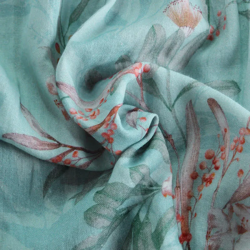 Loungewear aus Baumwolle mit orientalischem Blumenmuster und Rüschenkragen