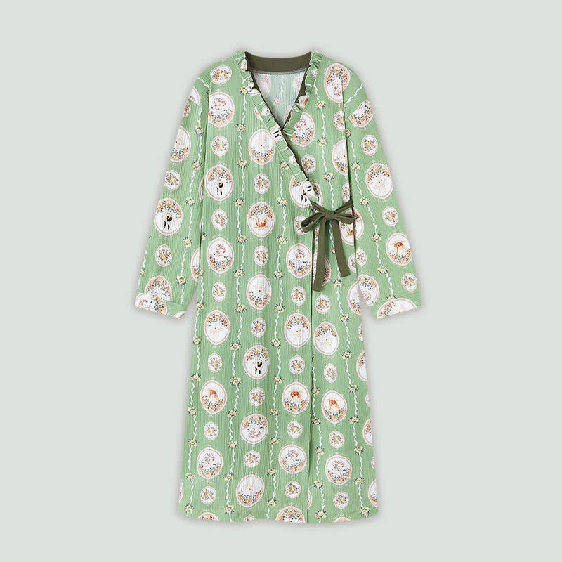 Nachthemd im Kimono-Stil mit Medaillon-Blumenmuster und Rüschen