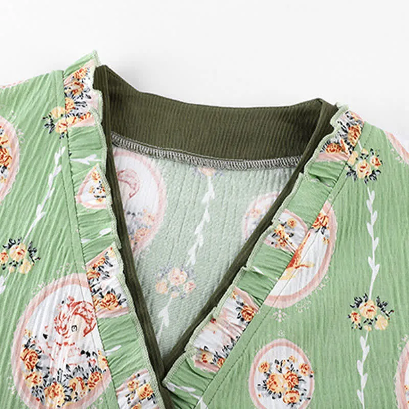Nachthemd im Kimono-Stil mit Medaillon-Blumenmuster und Rüschen