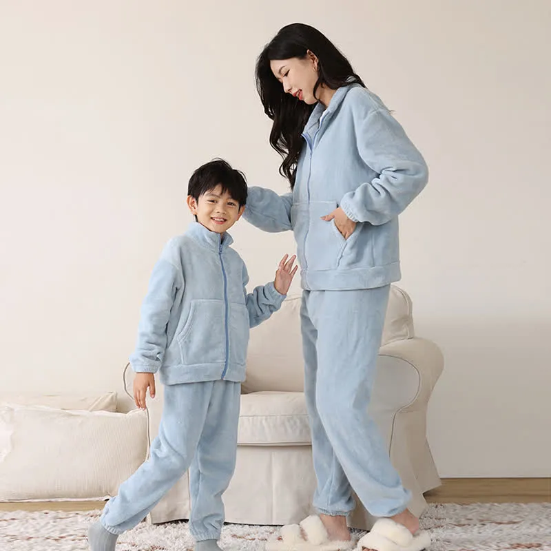 Warmer Kinderpyjama-Satz in Unifarbe mit Reißverschluss