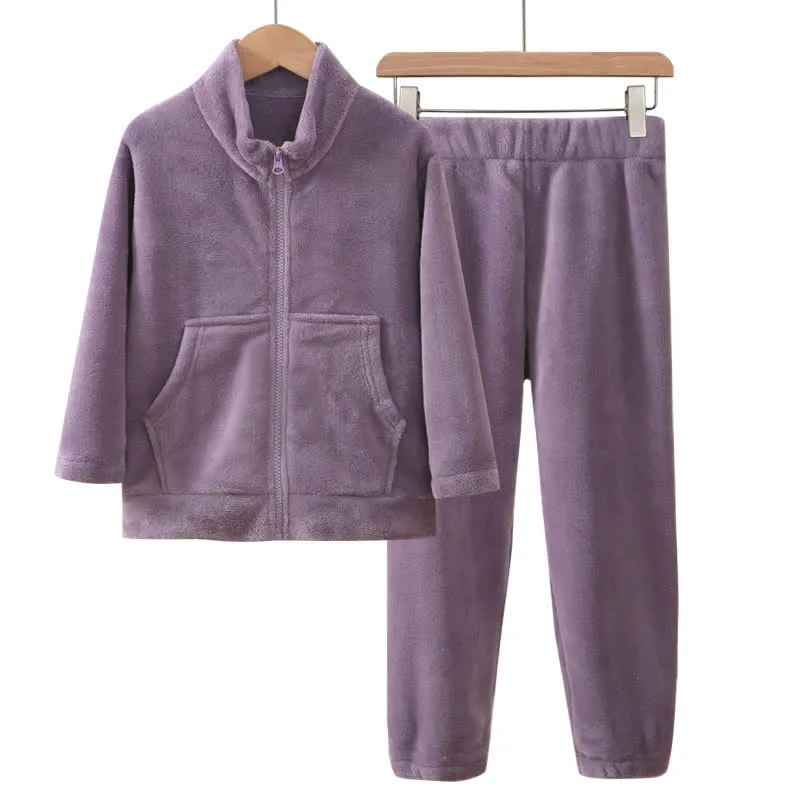 Warmer Kinderpyjama-Satz in Unifarbe mit Reißverschluss