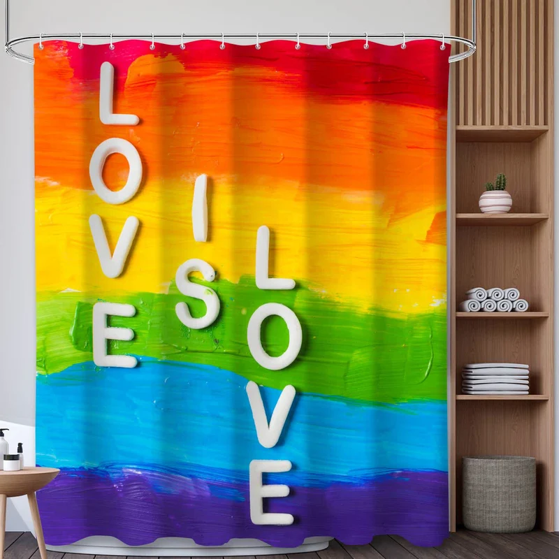 Duschvorhang mit LOVE-Buchstabenmuster