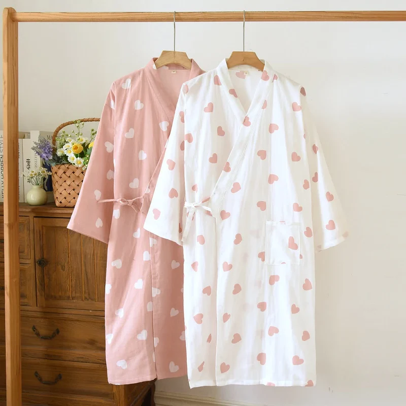 Kimono-Bademantel aus Baumwollgaze mit Herzmotiv