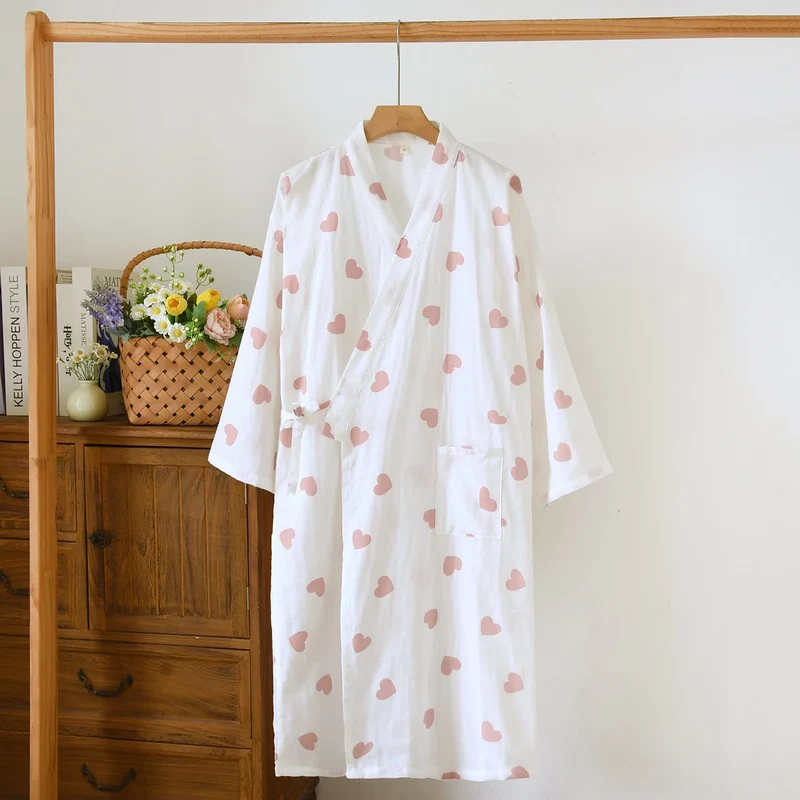 Kimono-Bademantel aus Baumwollgaze mit Herzmotiv