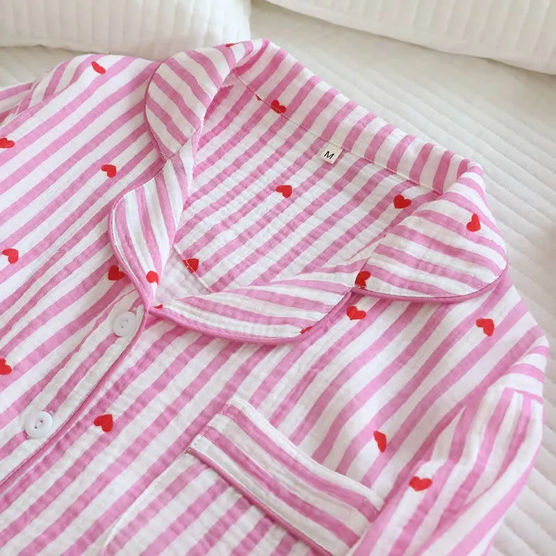 Pyjama-Set aus Baumwollgaze mit Streifen und Herzmuster