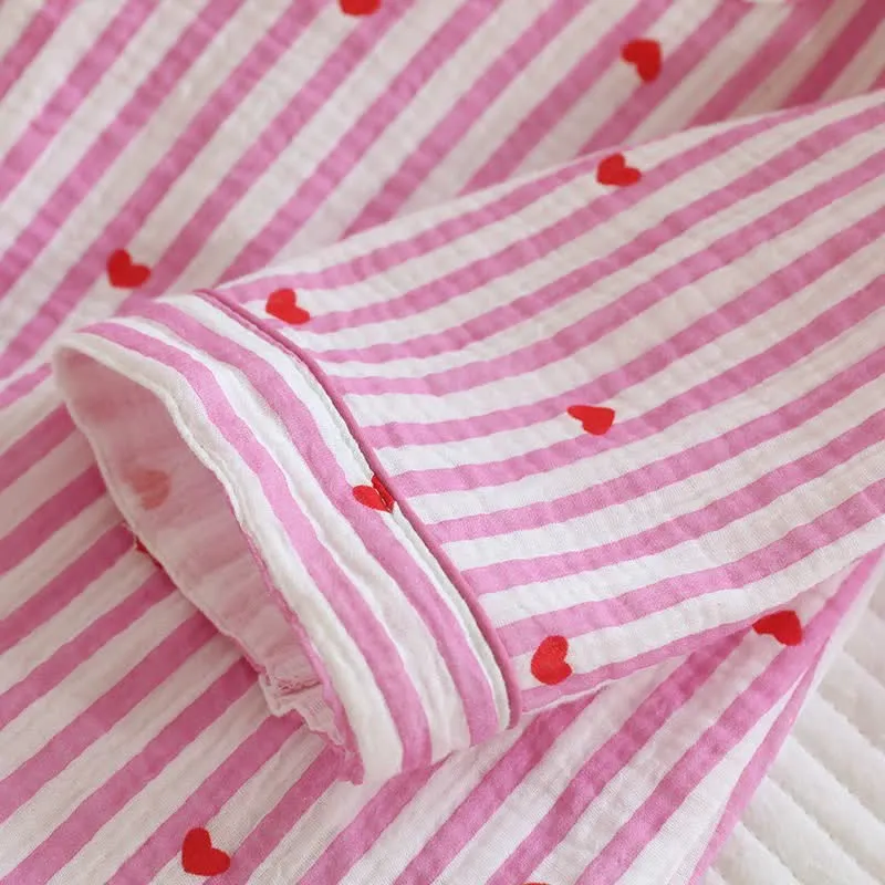 Pyjama-Set aus Baumwollgaze mit Streifen und Herzmuster