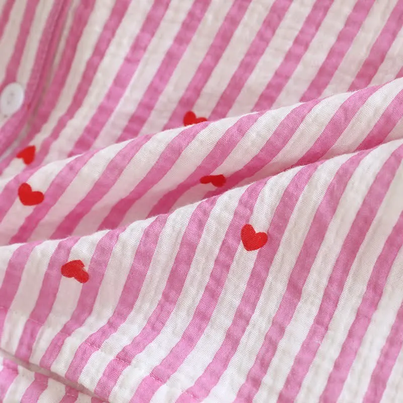 Pyjama-Set aus Baumwollgaze mit Streifen und Herzmuster