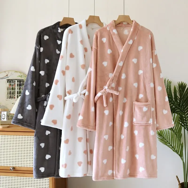 Partner-Kimono aus Plüsch mit Herzmotiv