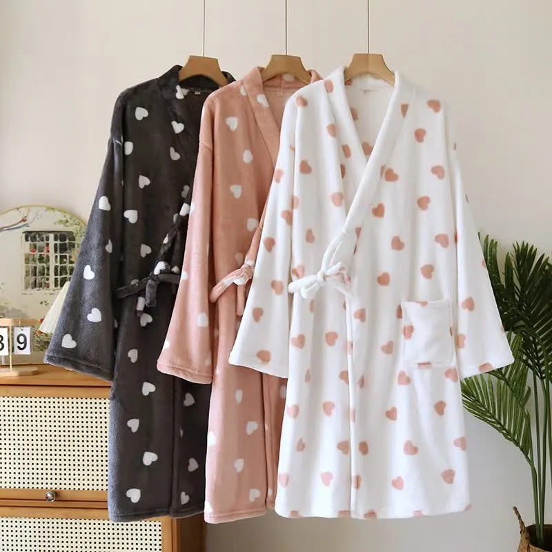 Partner-Kimono aus Plüsch mit Herzmotiv
