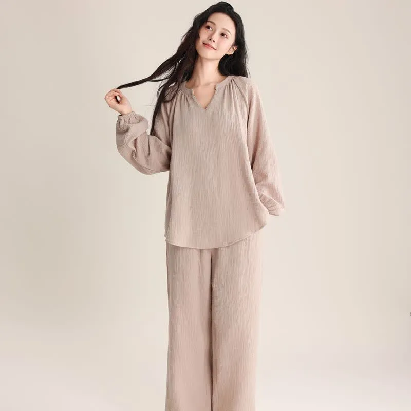 Minimalistisches Loungewear-Set aus Baumwolle mit V-Ausschnitt