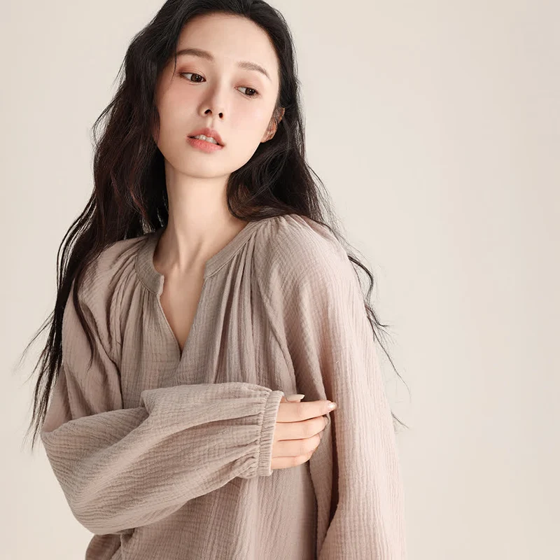 Minimalistisches Loungewear-Set aus Baumwolle mit V-Ausschnitt