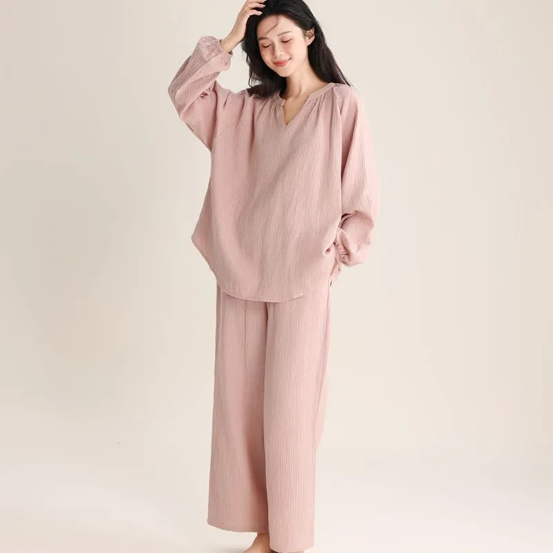 Minimalistisches Loungewear-Set aus Baumwolle mit V-Ausschnitt