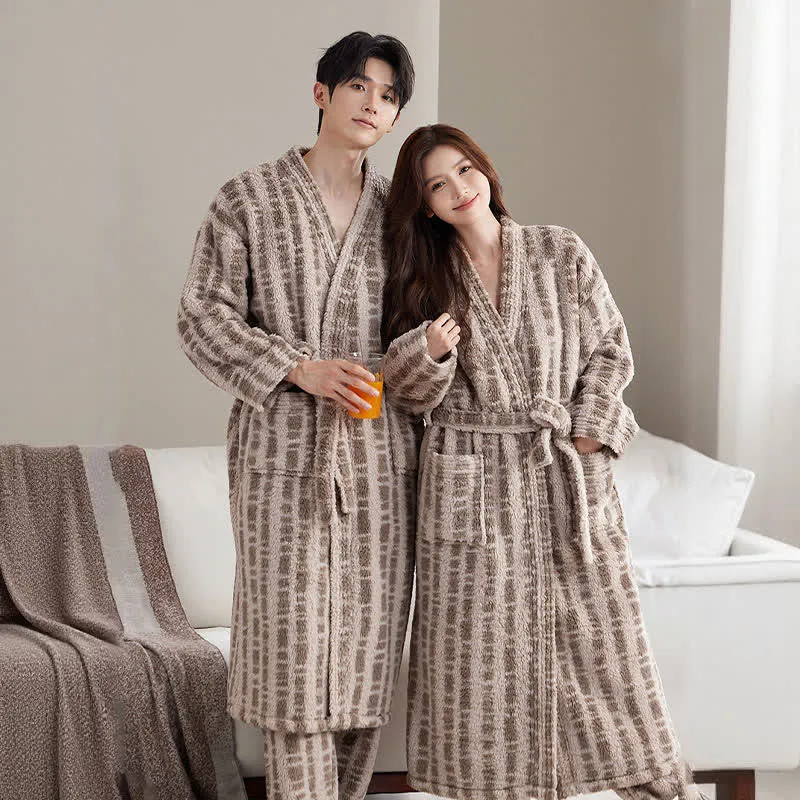 Unisex Luxus-Bademantel aus Plüsch mit Linienmuster