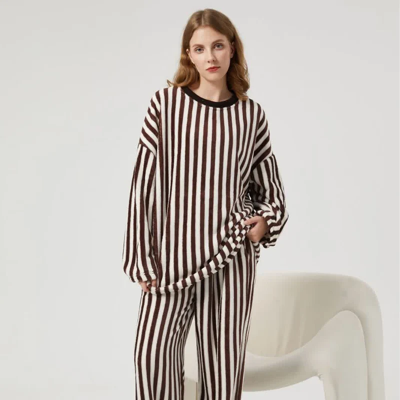 Loungewear-Set aus Plüsch mit vertikalen Streifen