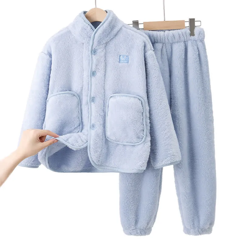 Kinder-Loungewear-Set aus Plüsch mit einfarbigen Knöpfen