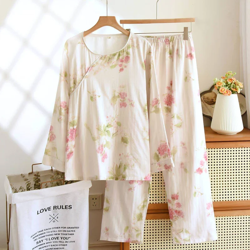 Ownkoti Loungewear aus orientalisch inspirierter Baumwolle mit Pfingstrosenmuster
