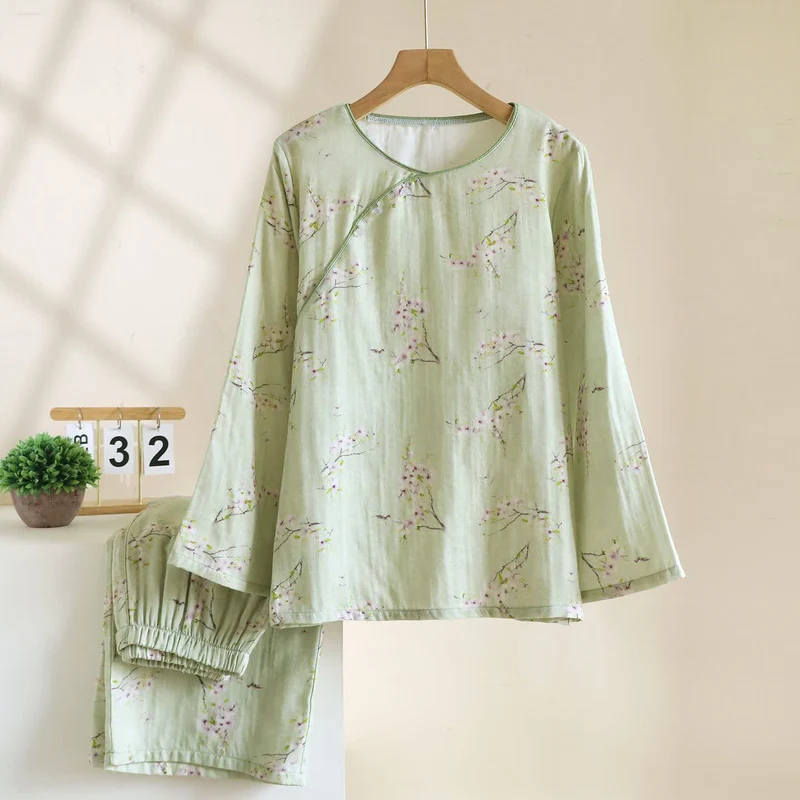 Ownkoti Loungewear aus orientalisch inspirierter Pflaumenblüte-Baumwolle
