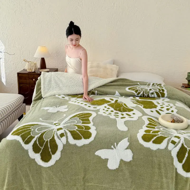 Ownkoti – Plüschdecke mit Schmetterlingsprägung im Natur-Stil