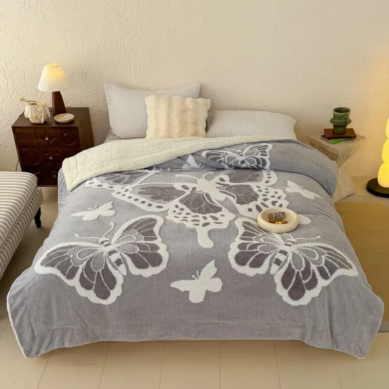 Ownkoti – Plüschdecke mit Schmetterlingsprägung im Natur-Stil