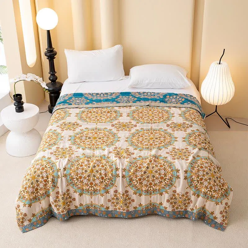 Exotische Vintage-Steppdecke aus Baumwollgaze mit Blumenmuster
