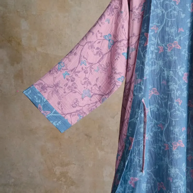 Eleganter Kimono-Bademantel aus Baumwollgaze mit Blumenmuster und Schmetterlingsmotiven