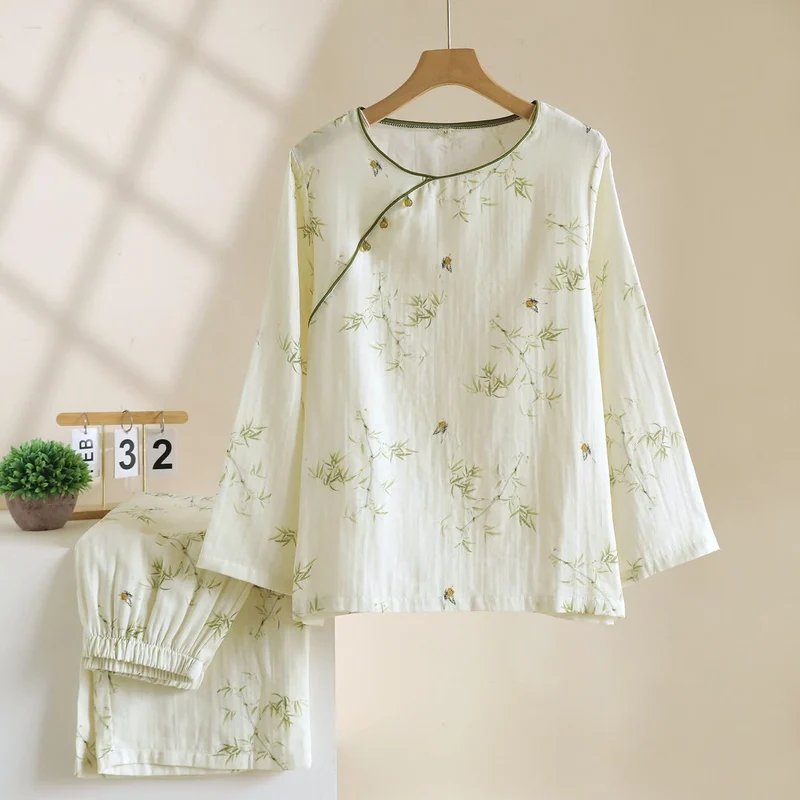 Ownkoti Orientalisch inspirierte Loungewear aus Bambus-Baumwolle mit Schmetterlingsmotiv