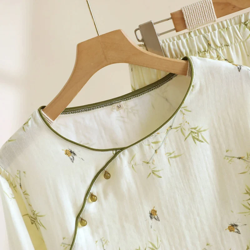 Ownkoti Orientalisch inspirierte Loungewear aus Bambus-Baumwolle mit Schmetterlingsmotiv