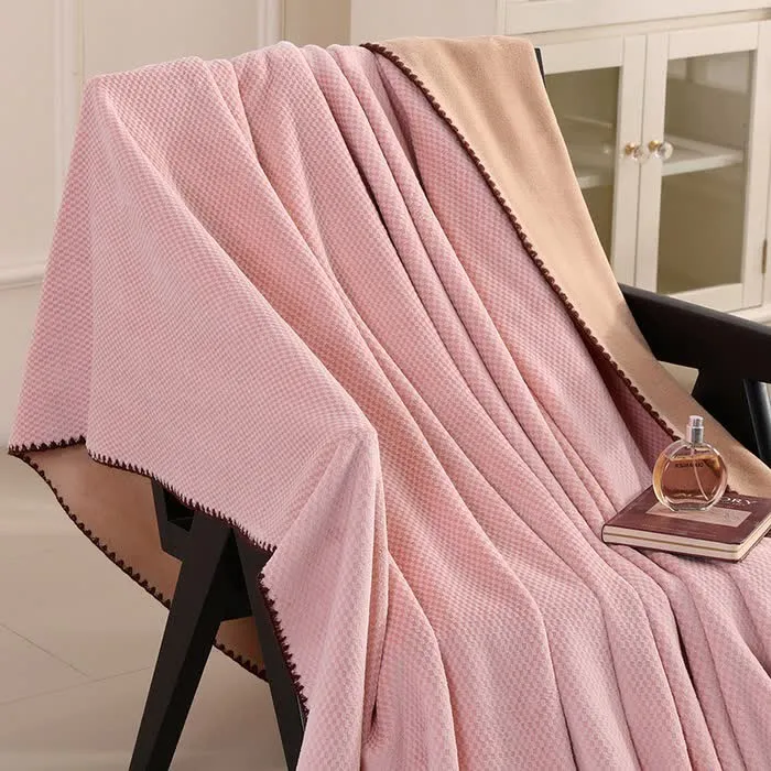 Warme Überwurfdecke aus kariertem Jacquard