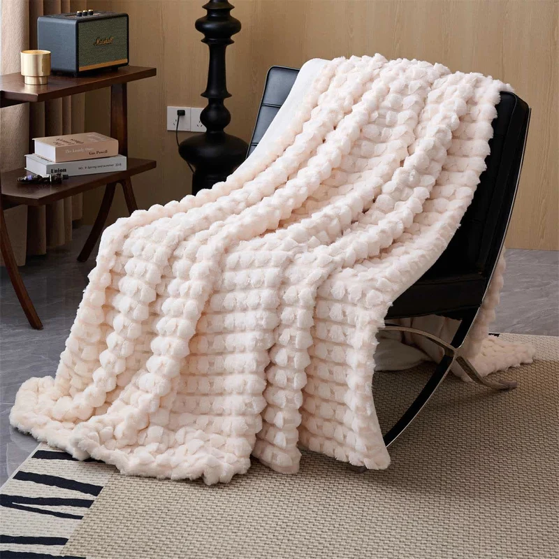 Moderne, luxuriöse Fleece-Überwurfdecke