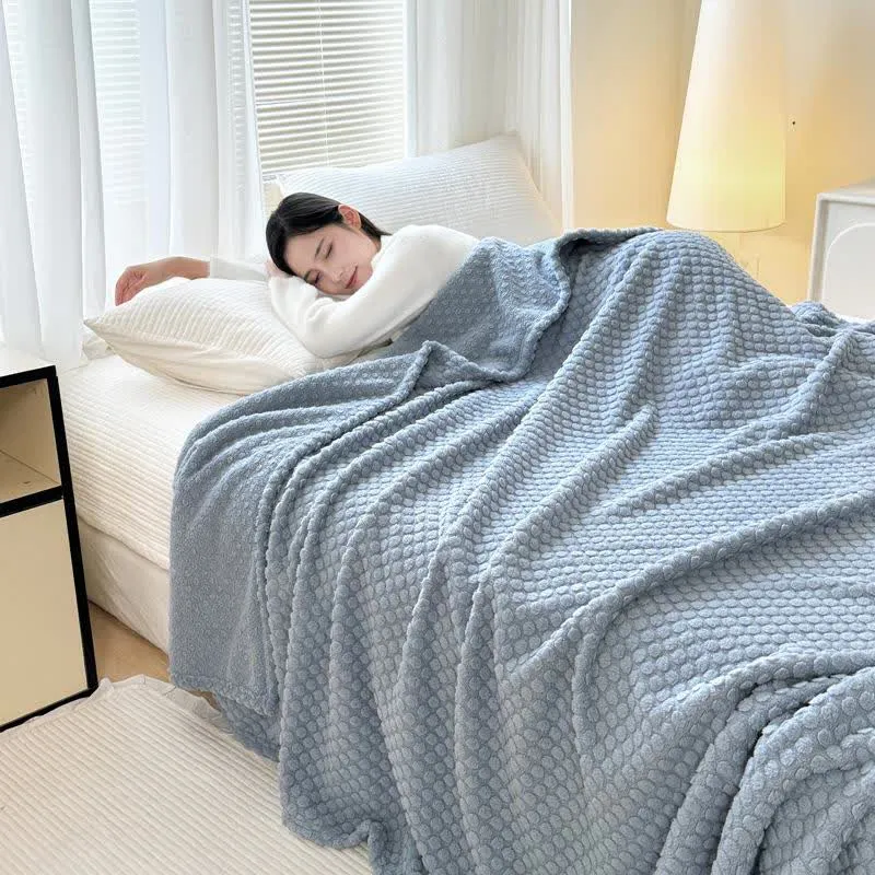 Warme Jacquard-Überwurfdecke mit Punkten