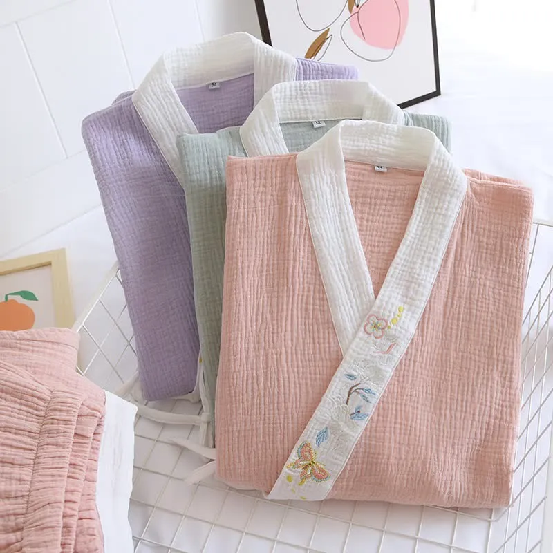 Kimono-Loungewear aus Baumwollgaze mit Schmetterlingsstickerei